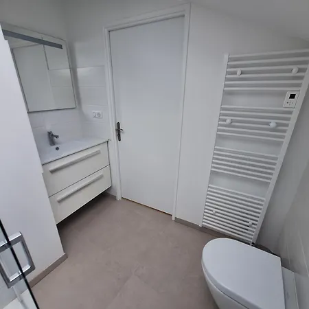 1 Renove Lit Queen Size Balcon Garage Daire