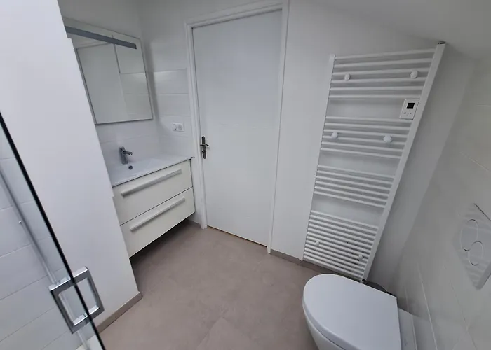 1 Renove Lit Queen Size Balcon Garage Apartamento